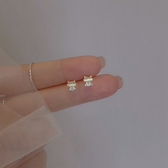 Khuyên tai đá mắt mèo