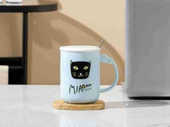 Cốc sứ màu xanh có nắp kèm thìa hình mèo đen
