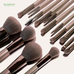 Bộ Cọ Trang Điểm Kèm Túi BH Cosmetics Lavish Elegance
