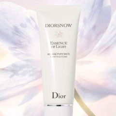 Sữa Rửa Mặt Làm Sáng Da Dior Diorsnow Essence of Light Purifying Brightening Foam