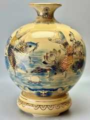 Bình hút tài lộc H35 vs H40 cá chép hoa sen xanh coban gốm Chu Đậu vẽ vàng 24k