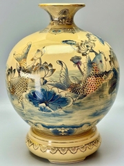 Bình hút tài lộc H35 vs H40 cá chép hoa sen xanh coban gốm Chu Đậu vẽ vàng 24k