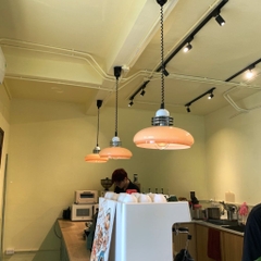 Biến không gian quán cà phê ấn tượng với đèn thả Bauhaus