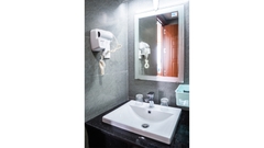 Căn Hộ Deluxe Giường Đôi Có Ban Công Rộng Và View Thành Phố