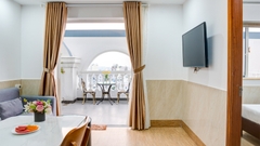 Căn Hộ Deluxe Giường Đôi Có Ban Công Rộng Và View Thành Phố