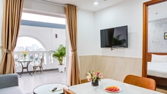 Căn Hộ Deluxe Giường Đôi Có Ban Công Rộng Và View Thành Phố