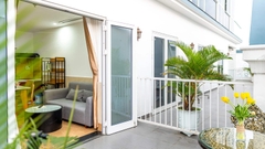 Căn Hộ Deluxe Giường Đôi Có Ban Công Rộng Và View Thành Phố