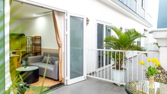 Căn Hộ Deluxe Giường Đôi Có Ban Công Rộng Và View Thành Phố