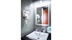 Phòng Deluxe Giường Đôi Có Ban Công Và Tầm Nhìn Ra Thành Phố