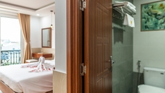 Phòng Deluxe Giường Đôi Có Ban Công Và Tầm Nhìn Ra Thành Phố