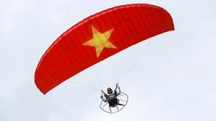 Vé Dù lượn có động cơ