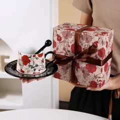 [ Set 2 Cái ] Ly Cốc Sứ + Đĩa + Thìa [ Hộp Quà Tặng ] - 18427