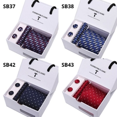 [ Set 2 Bộ Quà Tặng 5 Món ] Cà Vạt 146*75*35mm / Khăn 250*250mm - 18581