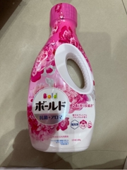 Nước giặt xả Bold P&G hương hoa hồng P9