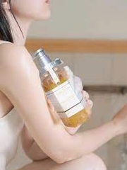 Sữa tắm trắng da Weilaya hương thảo mộc và cánh hoa cúc vạn thọ 450 ml