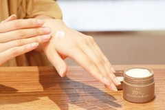 Kem trị á sừng Kowa, dưỡng ẩm, ngừa nứt nẻ, đau rát 150 gram