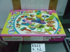 8828  HỘP ĐẤT SÉT + KHUÔN LÀM BÁNH + KEM + MÁY LÀM KEM