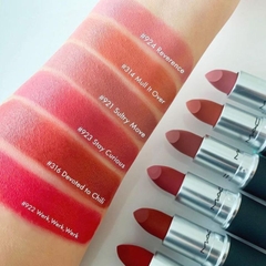 Son MAC Powder Kiss Lipstick