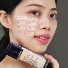 Kem Nền Estée Lauder Futurist Aqua Brilliance Makeup With Intense Moisture Infusion SPF 20/PA+++ 30ml