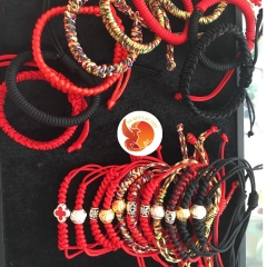 Vòng Tay Chỉ Đỏ