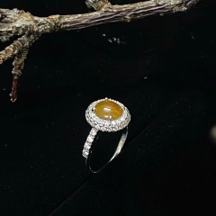 Nhẫn Phỉ Thuý Cabochon Màu Vàng Mật