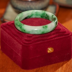 Vòng Tay Đá Ngọc Bích Cao Cấp