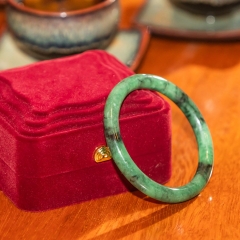 Vòng Tay Đá Ngọc Bích Cao Cấp