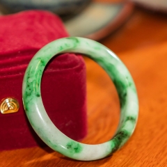 Vòng Tay Đá Ngọc Bích Cao Cấp