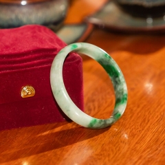 Vòng Tay Đá Ngọc Bích Cao Cấp