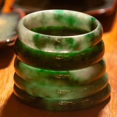 Vòng Tay Đá Ngọc Bích Cao Cấp