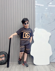 Bộ bé trai cotton in hình DG quần sọc (26-42kg)