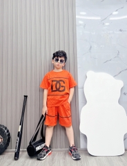 Bộ bé trai cotton in hình DG quần sọc (26-42kg)