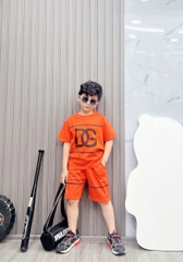 Bộ bé trai cotton in hình DG quần sọc (26-42kg)