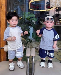 SET 2 BỘ COTTON TÀU THAN GHI KẺ SỌC TAY BÉ TRAI SẴN (SALE 102k)