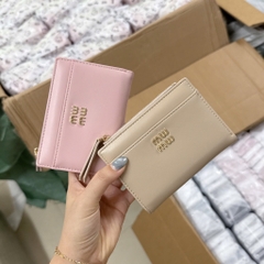 PHỤ KIỆN - VÍ CẦM TAY MIU MIU NHIỀU MÀU