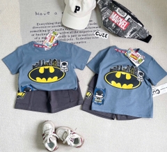 SÉT COTTON BATMAN XANH  PHỐI QUẦN SOOC TÚI HỘP TONE GHI CHO BÉ TRAI