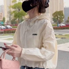 ÁO GIÓ LOGO MIU 4 MÀU NỮ THU ĐÔNG