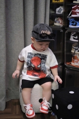 SÉT SIÊU NHÂN NHỆN TRẮNG PHỐI CỔ ĐỎ QUẦN SHORT ĐEN CHO BÉ TRAI( xả 50k)