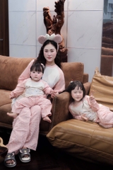 SET DÀI HAPPY BATH TIME QUẦN KẺ HỒNG MẸ VÀ BÉ SẴN