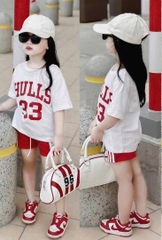 SÉT ÁO PHÔNG HULLS 33 QUẦN SHORT ĐỎ 3 SỌC CHO BÉ TRAI BÉ GÁI (SALE 59k)