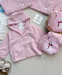 ÁO GIÓ DÀI 2 LỚP MÀU HỒNG CHỮ A BÉ GÁI