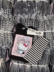 SET BỘ COTTON HELLO KITTY ĐEN MIX QUẦN LEGGING KẺ CHO BÉ GÁI