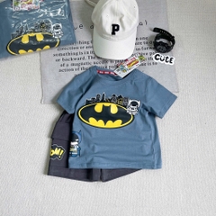 SÉT COTTON BATMAN XANH  PHỐI QUẦN SOOC TÚI HỘP TONE GHI CHO BÉ TRAI