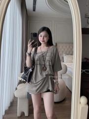 ÁO THUN CHỮ TRỄ VAI NỮ