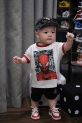 SÉT SIÊU NHÂN NHỆN TRẮNG PHỐI CỔ ĐỎ QUẦN SHORT ĐEN CHO BÉ TRAI( xả 50k)