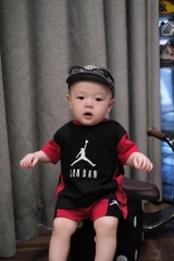 BỘ THỂ THAO JORDAN ĐEN PHỐI ĐỎ CHO BÉ TRAI(SALE 59k)