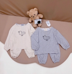 SET HAI BỘ NGỦ HOẠ TIẾT VỊT CHO BÉ