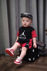 BỘ THỂ THAO JORDAN ĐEN PHỐI ĐỎ CHO BÉ TRAI(SALE 59k)