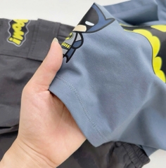 SÉT COTTON BATMAN XANH  PHỐI QUẦN SOOC TÚI HỘP TONE GHI CHO BÉ TRAI