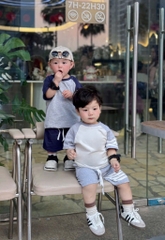 SET 2 BỘ COTTON TÀU THAN GHI KẺ SỌC TAY BÉ TRAI SẴN (SALE 102k)